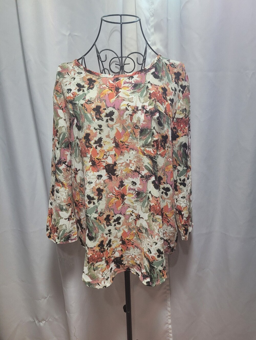 Le Lis Floral Long-Sleeve Multi-Color Blouse